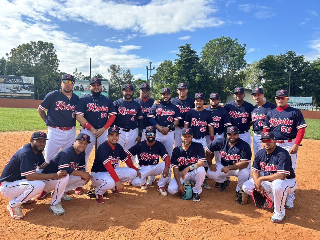 rebeldes-softball-team-bonao